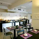 阿普罗多酒店 3*