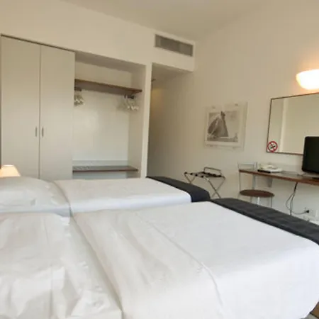 Отель L'approdo 3*