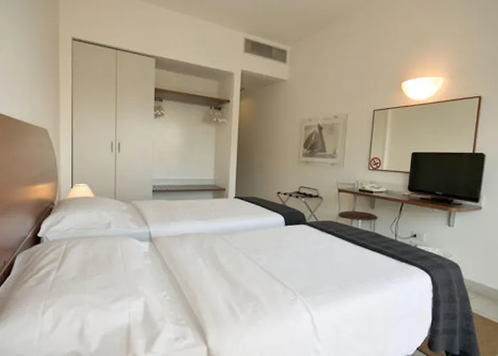 Ξενοδοχείο L'approdo 3*